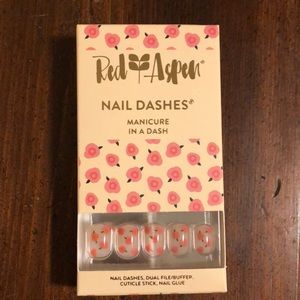 Red Aspen Nail Dashes in Laurel in Floral